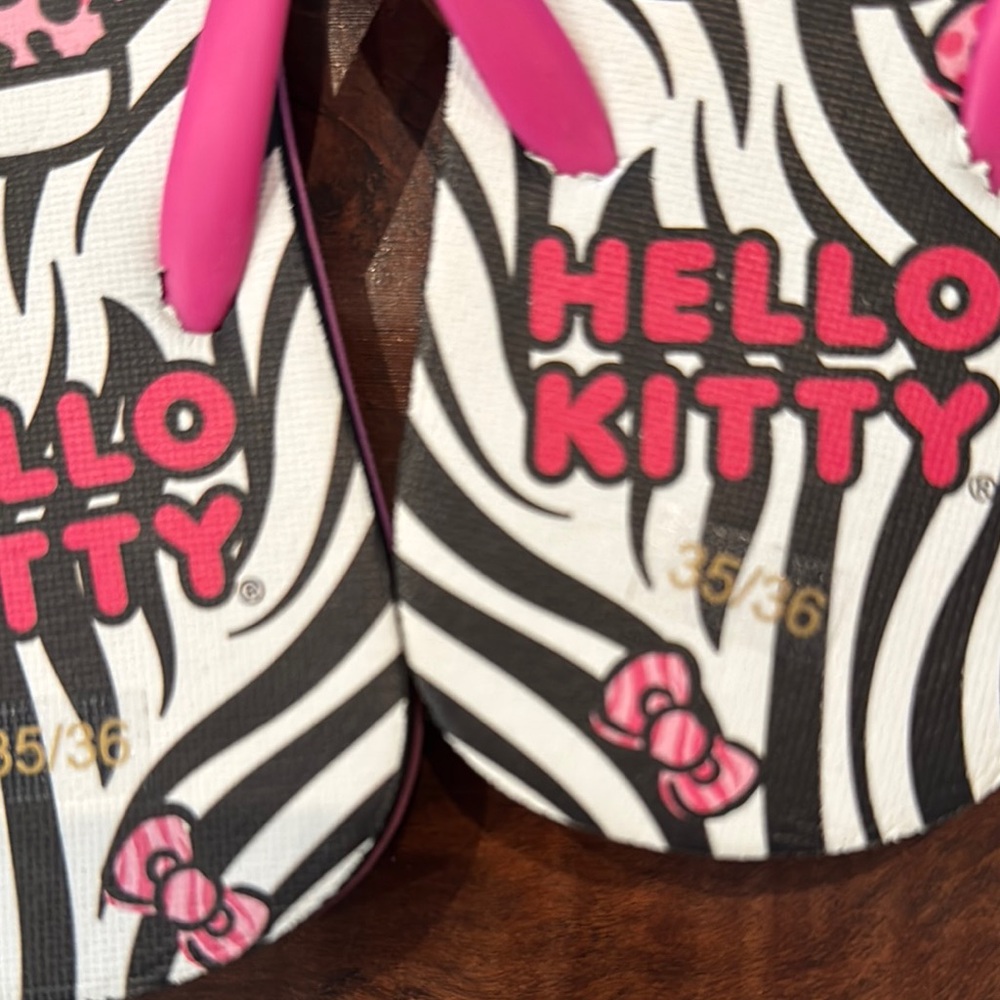 New Hello Kitty Flip Flops Zebra & Leopard, Size 6 - Picture 4 of 5